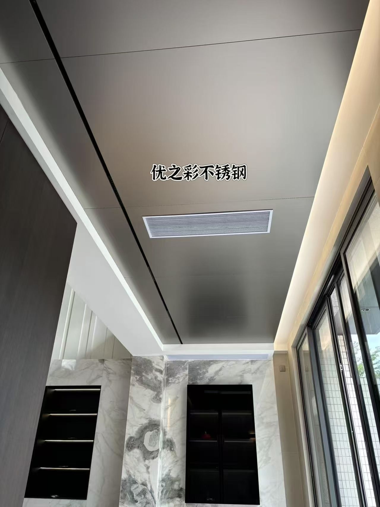陽臺吊頂終極之選！不銹鋼蜂窩板三強對決：鏡面、蘋果砂、水波紋，誰是你的菜？